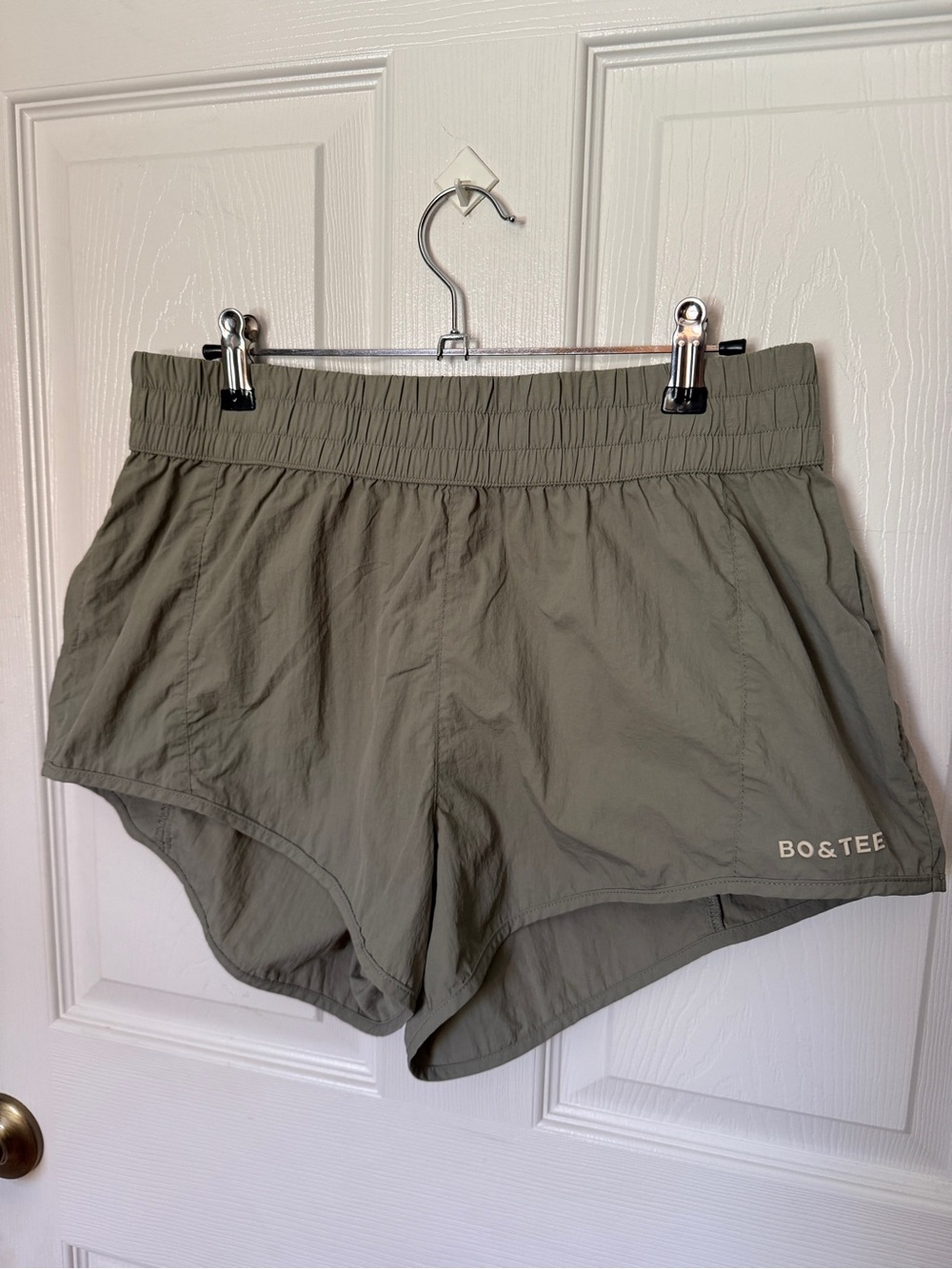 Bo + Tee Lightweight Windbreaker Olive Green/Grey Athletic Shorts No Liner / M